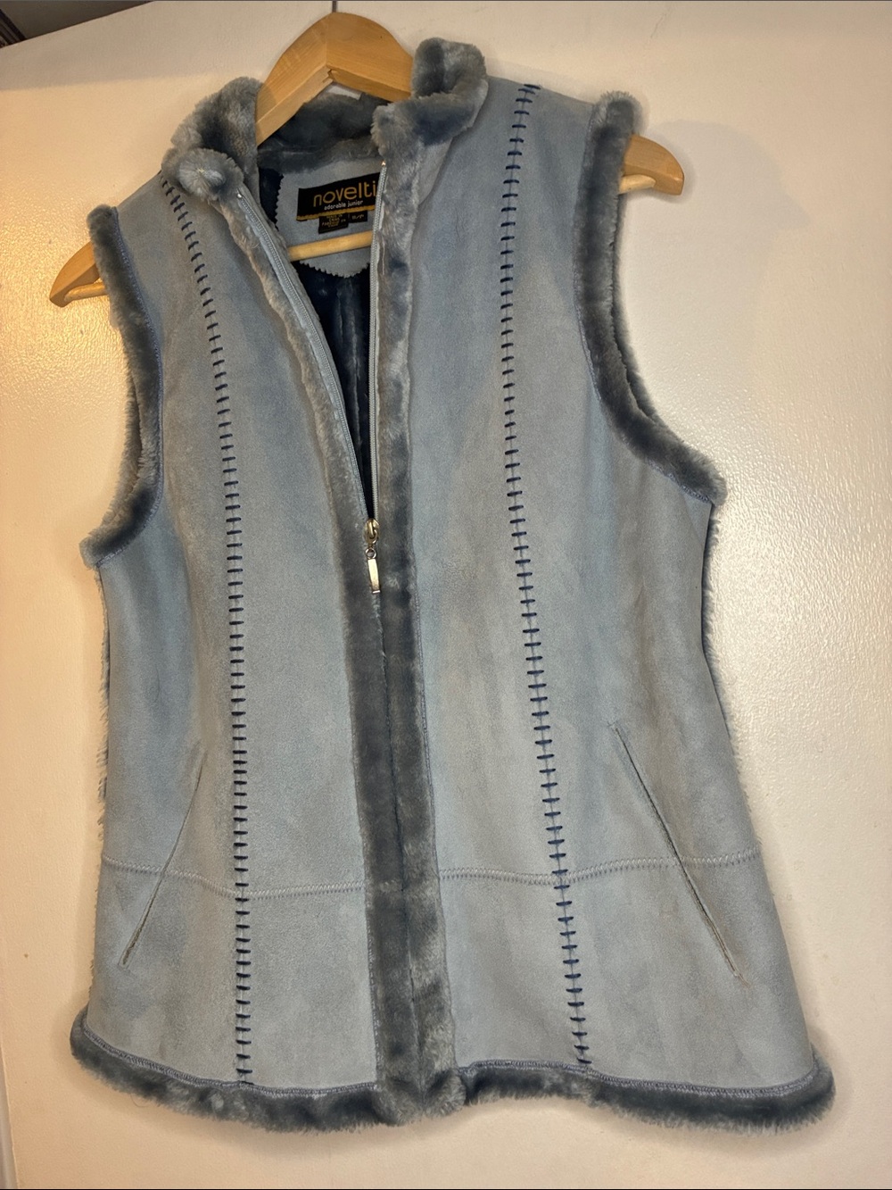 Novelti Women's Light Gray Faux Shearling Vest - Plush Trim Sleeveless Coat